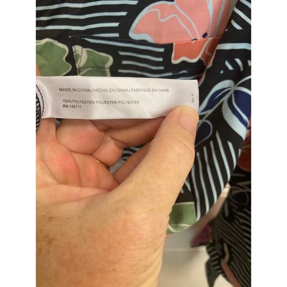 Eloquii Blouse with Flowers & Black & White Stripe‎ Background Size 22 - Picture 5 of 7